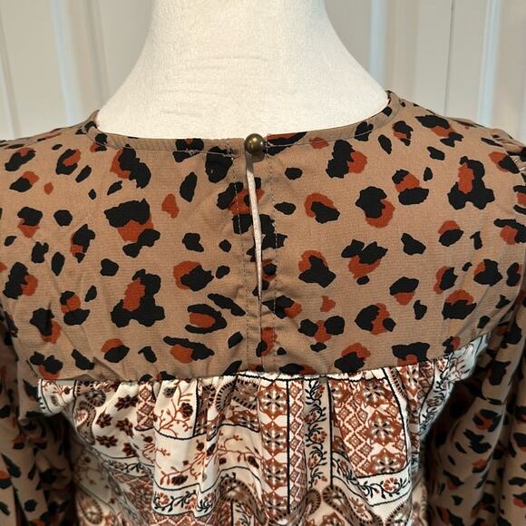ANDREE BY UNIT Small Mixed Animal/Paisley Print Babydoll Blouse - Picture 7 of 11